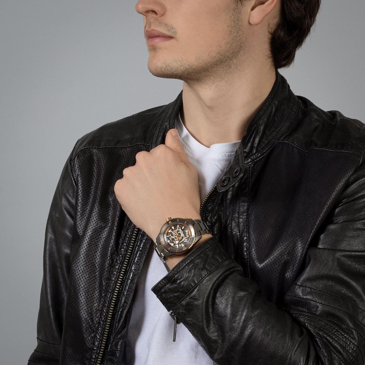 Captain Cook High-Tech Ceramic Skeleton