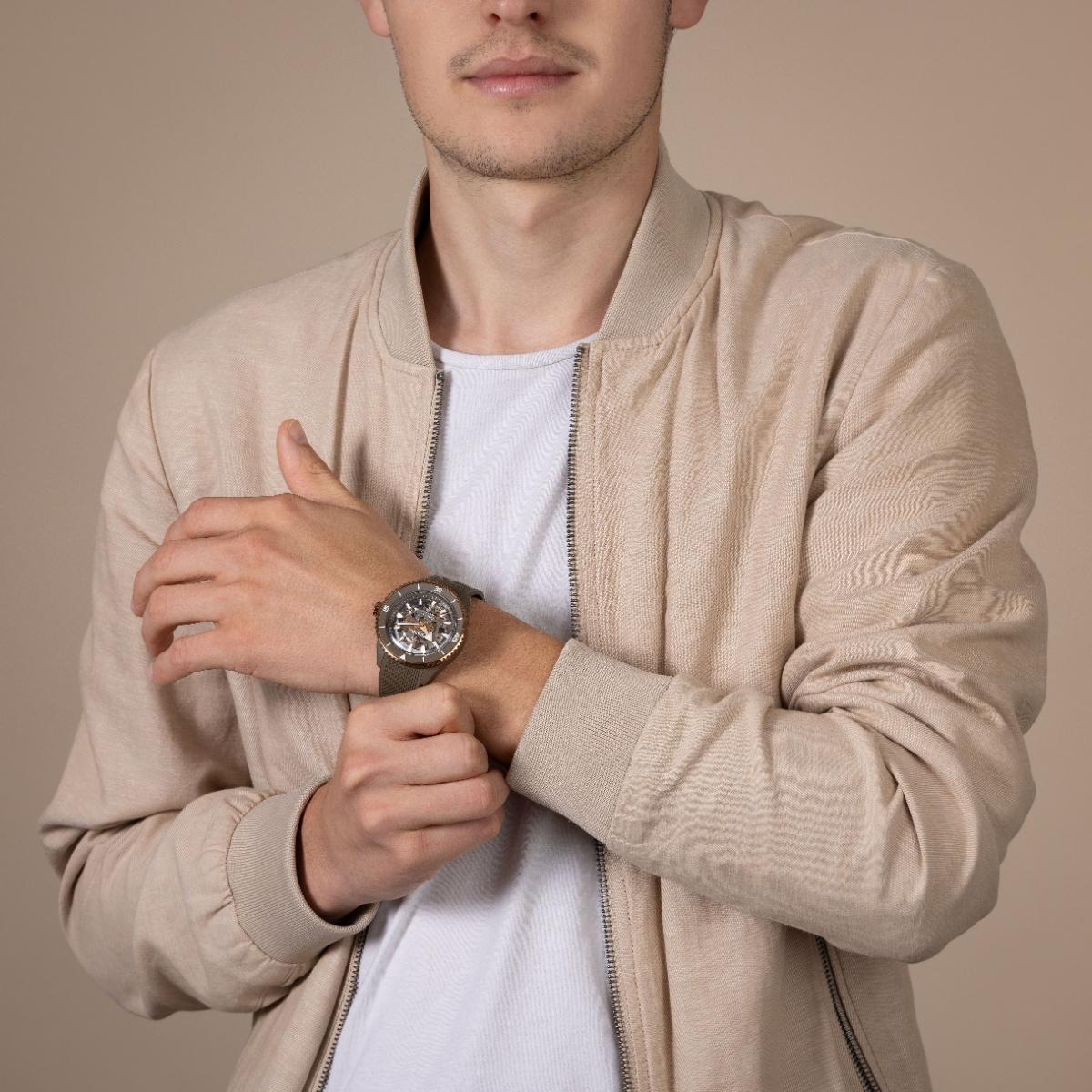 Captain Cook High-Tech Ceramic Skeleton