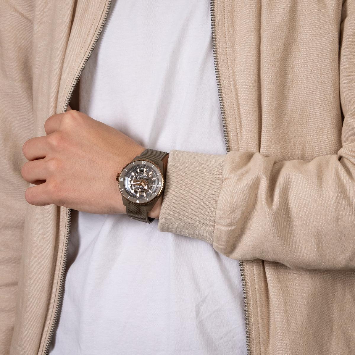 Captain Cook High-Tech Ceramic Skeleton