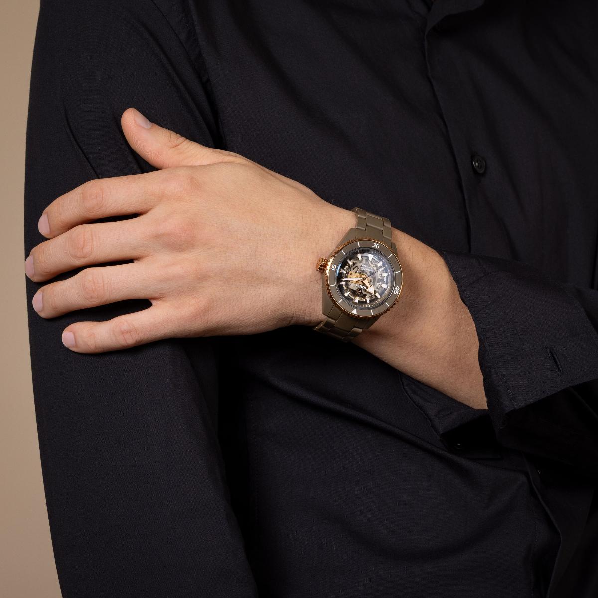 Captain Cook High-Tech Ceramic Skeleton