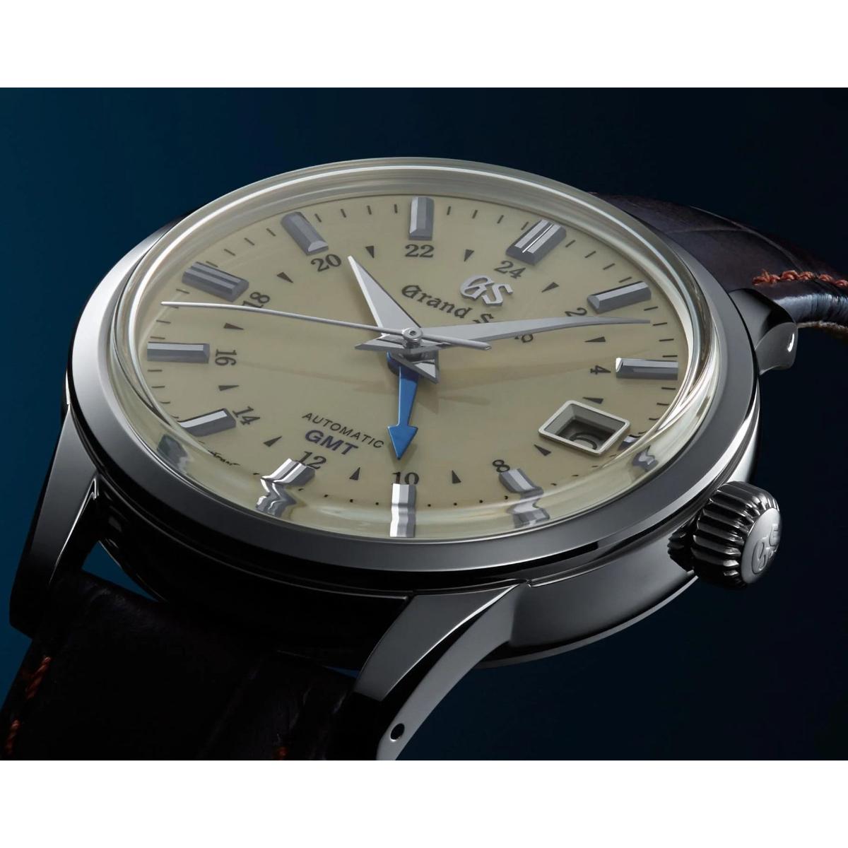 Classic and Elegant Mechanical GMT