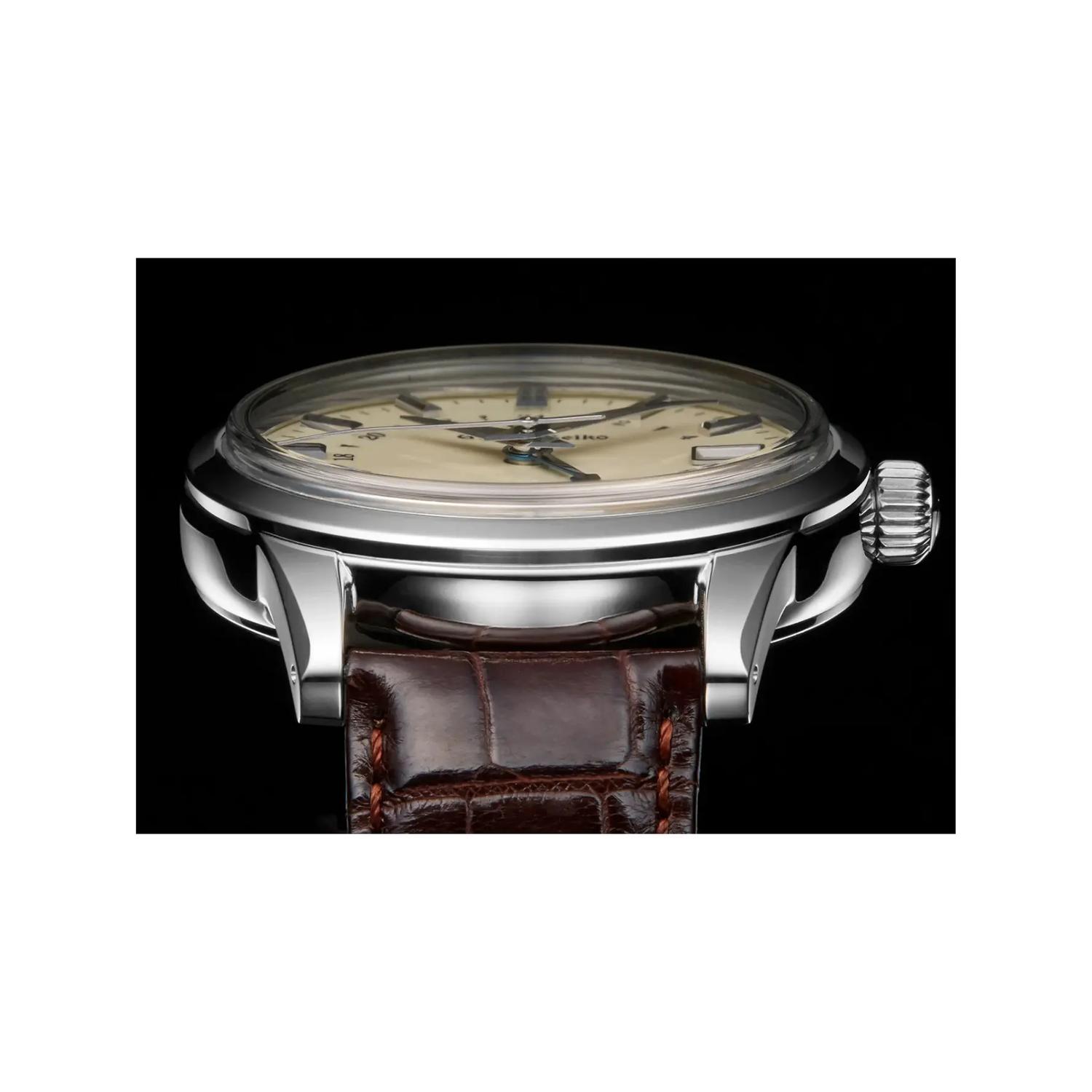 Classic and Elegant Mechanical GMT