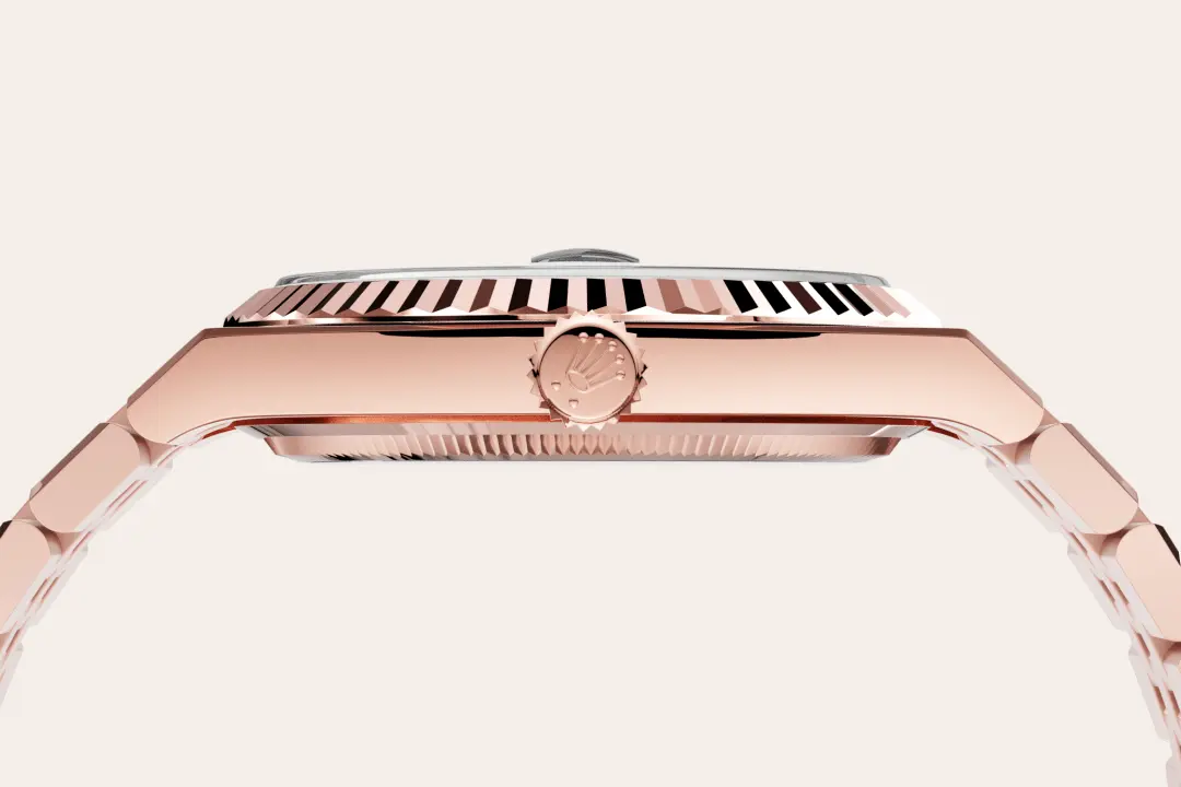 Rolex 
Land-Dweller 40
Oyster, 40 mm, Everose gold
M127335-0001