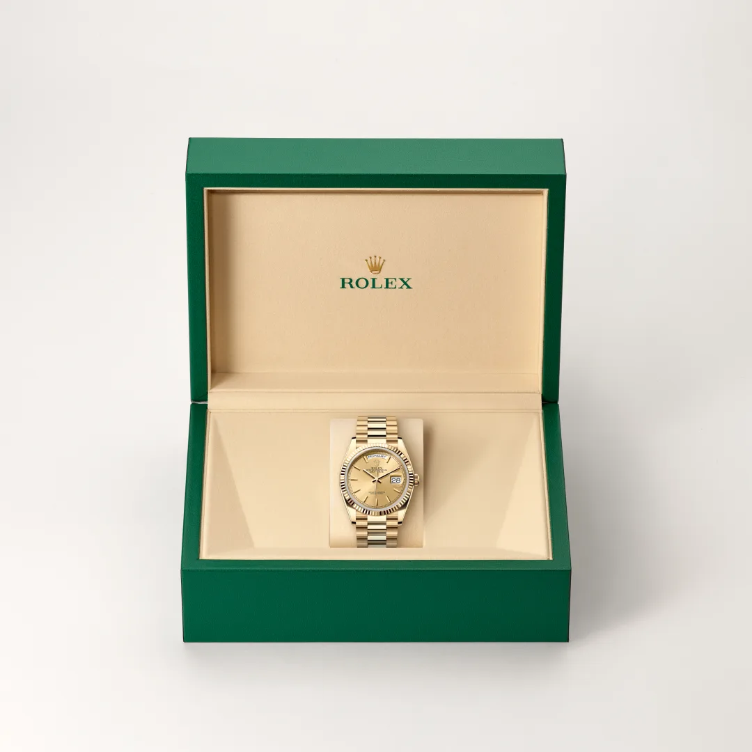 Rolex 
DAY-DATE
Oyster, 36 mm, yellow gold
M128238-0045