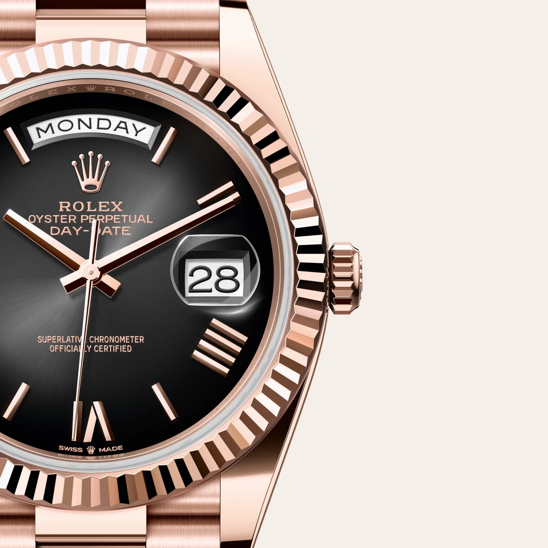Rolex 
DAY-DATE
Oyster, 40 mm, Everose gold
M228235-0055